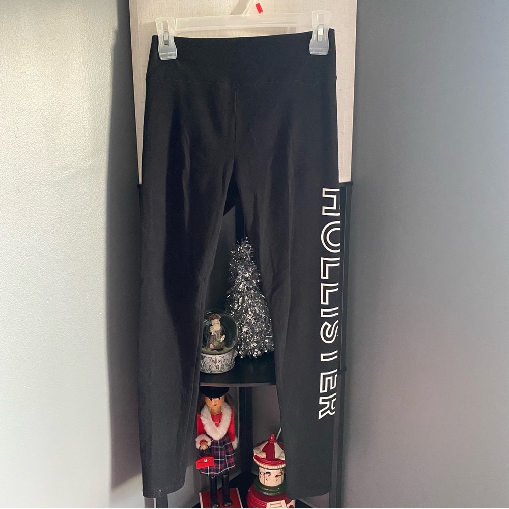 Black Hollister leggings/sweatpants